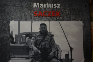 VII zmiana ISAF w Afganistanie była jego drugą misją zagraniczną. W Afganistanie służył jako strzelec. Został ranny w zasadzce 27 lipca 2010r., kiedy pod konwojem , w którym uczestniczył doszło do eksplozji improwizowanego ładunku wybuchowego. (photo)