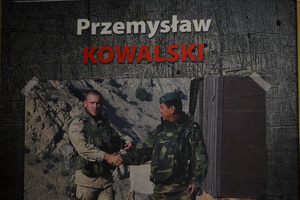 Wraz z żołnierzami 34 Brygady Kawalerii pancernej w Żaganiu, uczestniczył w I zmianie PKW w Afganistanie w 2007r., jako podoficer w Zespole Doradczo - Łącznikowym ds. szkolenia wojska w miejscowości Gardez. Podczas patrolu w czerwcu 2007r., został (photo)