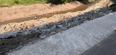 Prace zabezpieczające koryta rzeki Bystrzyca